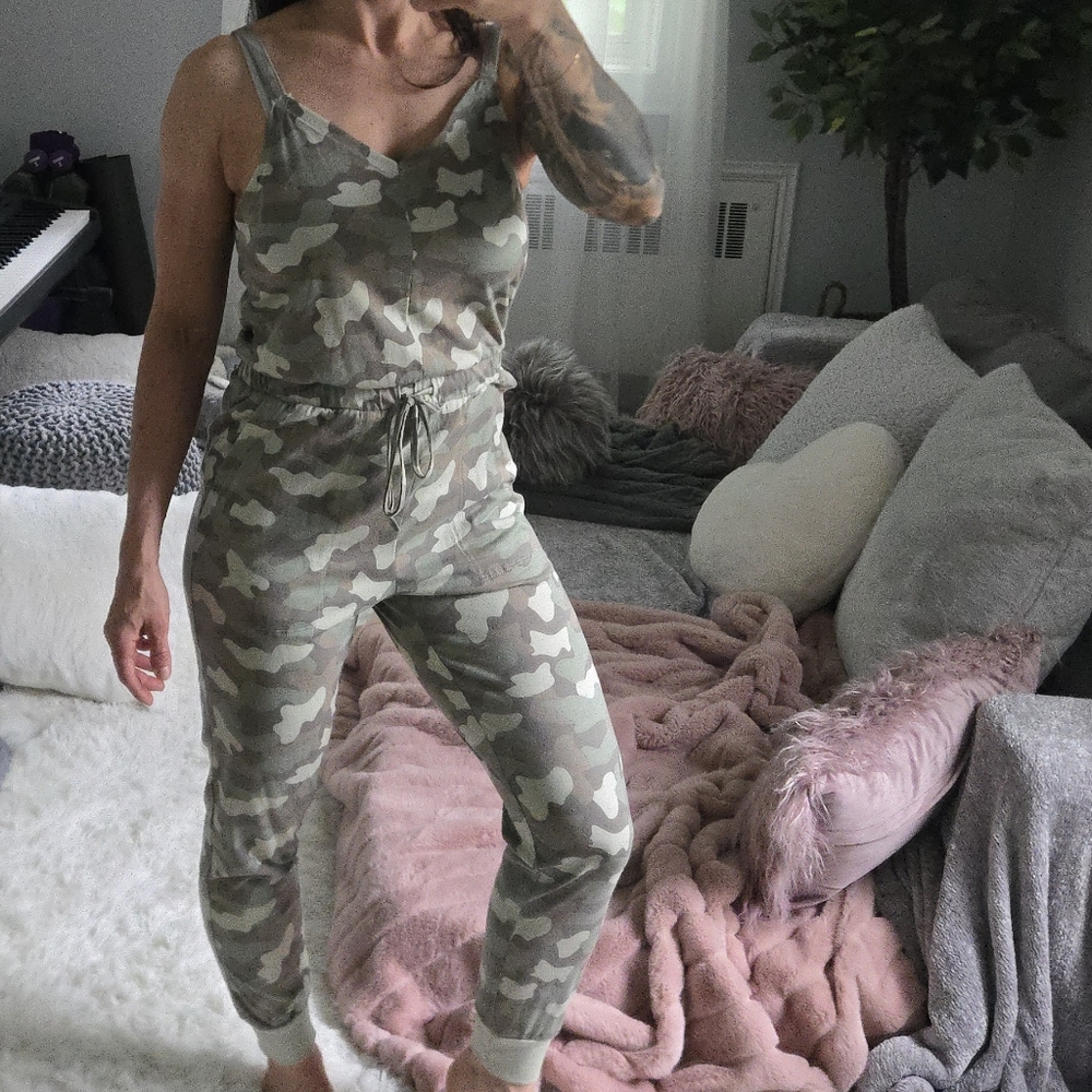 Alternative Light Moss Camo Jumpsuit Sz XS NWT - Picture 2 of 9